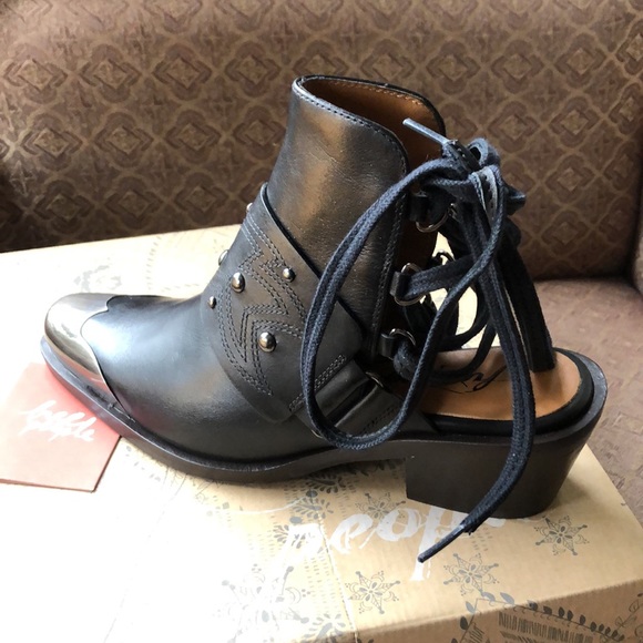 new FREE PEOPLE Rory GENUINE LEATHER boots booties in Black 894R0 - Picture 7 of 16